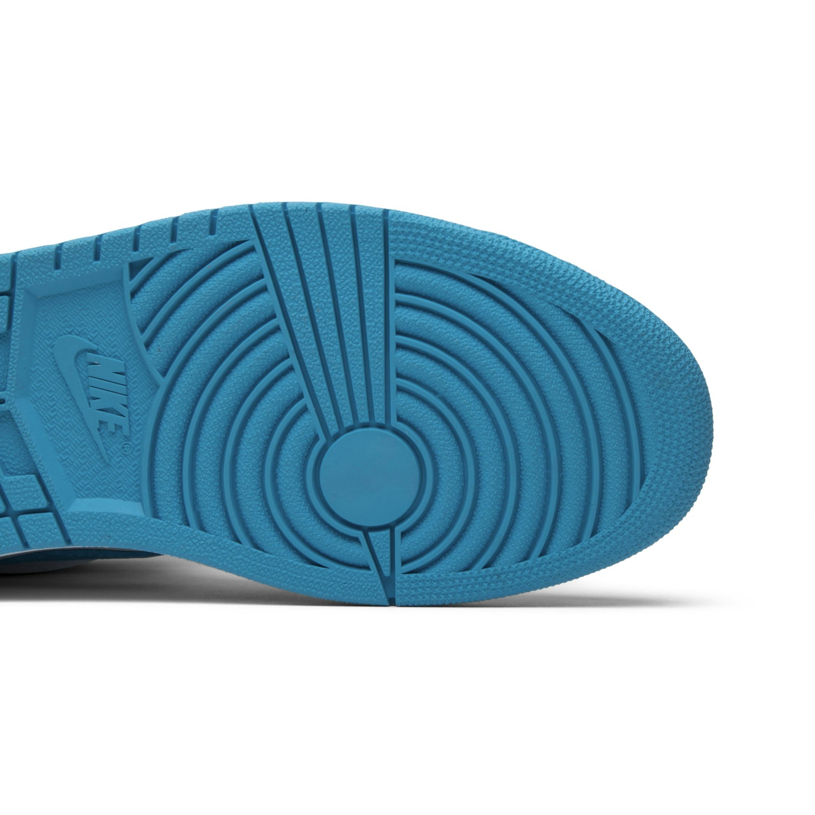 Air Jordan 1 Retro High OG ‘UNC’ 555088-117 - Image 5