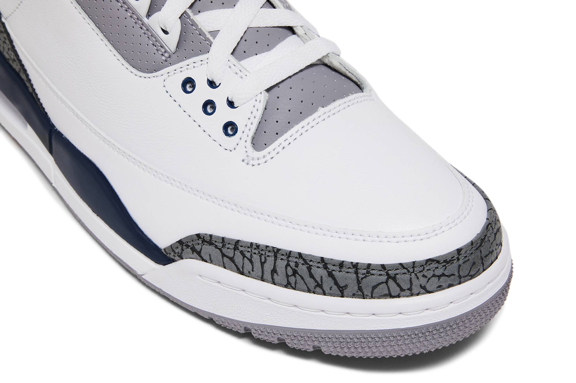 Air Jordan 3 Retro ‘Midnight Navy’ CT8532-140 - Image 2