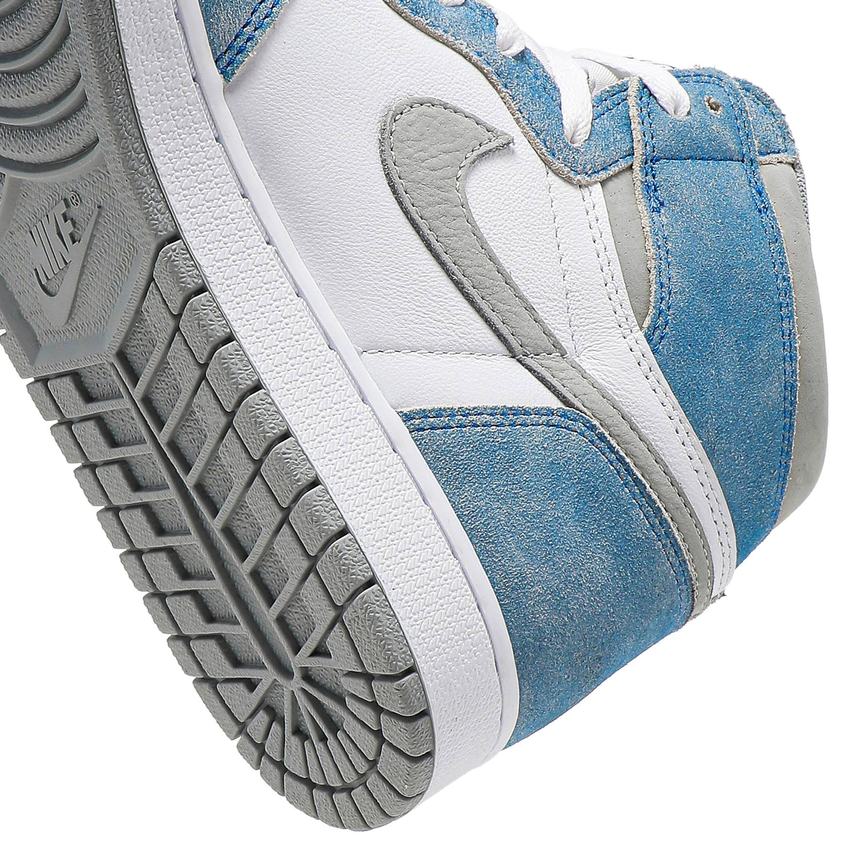 Air Jordan 1 Retro High OG ‘Hyper Royal’ 555088-402 - Image 2