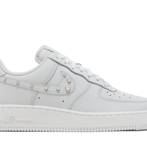 Nike Air Force 1 Low ‘Pearl Swoosh’ DV3810-001