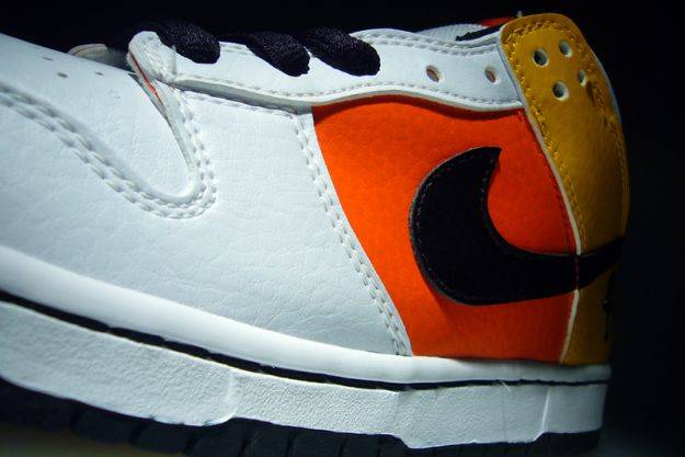 Nike SB Dunk Low Pro ‘Raygun Home’ 304292-802 - Image 4