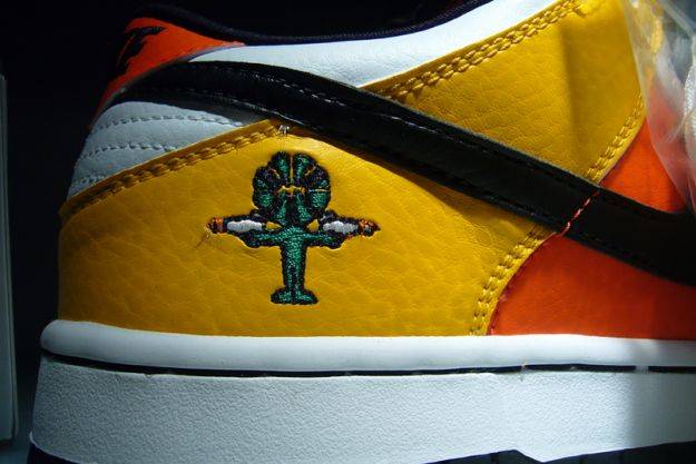 Nike SB Dunk Low Pro ‘Raygun Home’ 304292-802 sml - Image 7