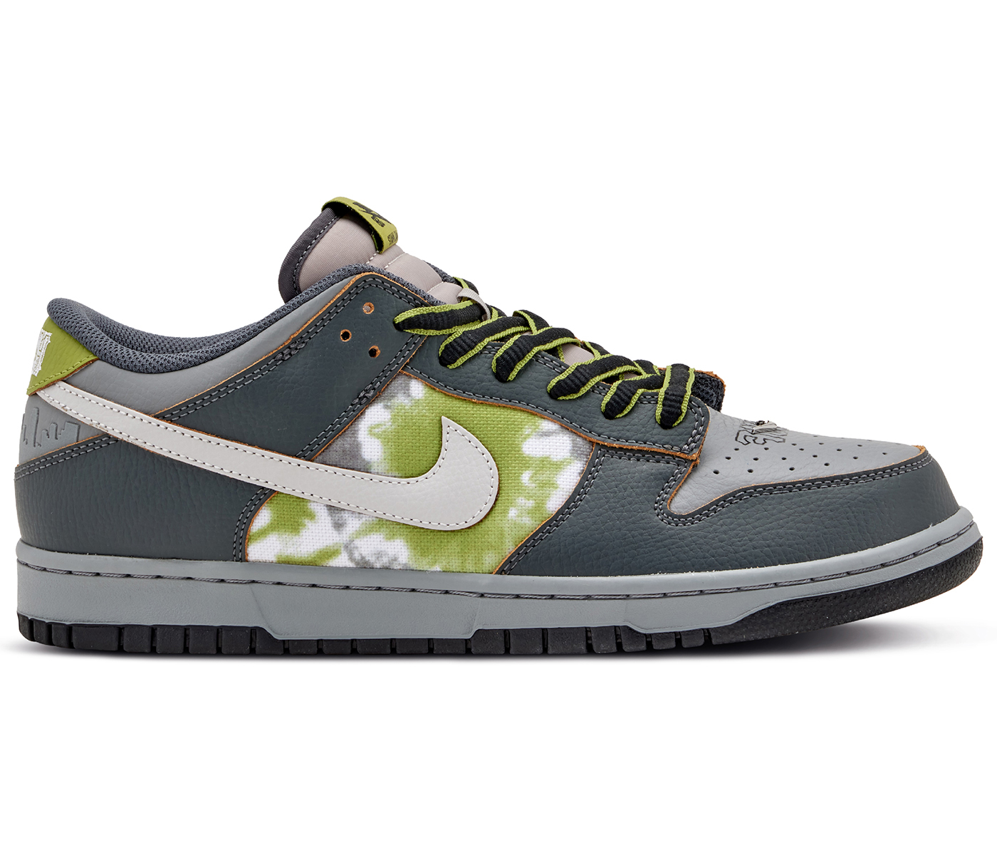 Nike SB Dunk Low x HUF ‘Wait, What!’ FD8775-002
